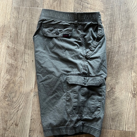 Wear First cargo shorts - Picture 1 of 4